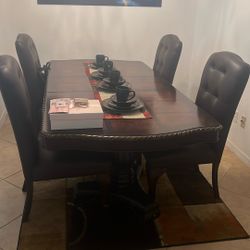 table with 4 chairs 