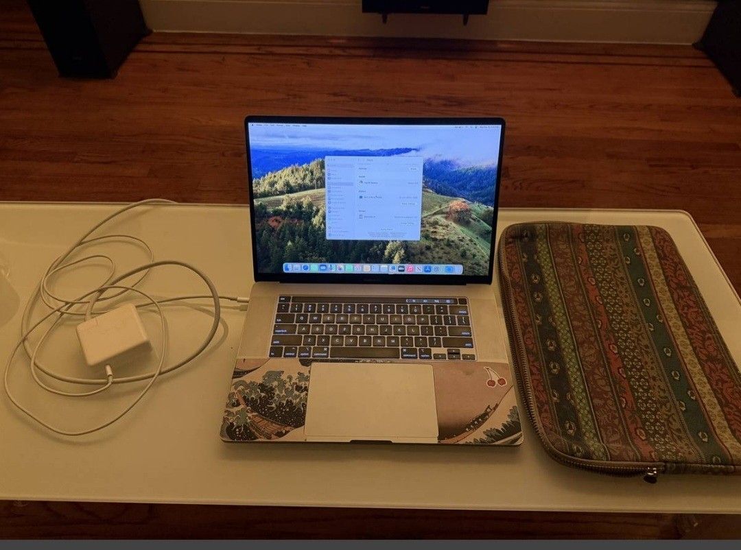 Apple Macbook Pro 16, 8-Core i9, 64
GB RAM, 1 TB SSD