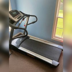 NordicTrack Folding Incline Treadmill, Includes Mat - Very Good - 2012 - Tallahassee, FL