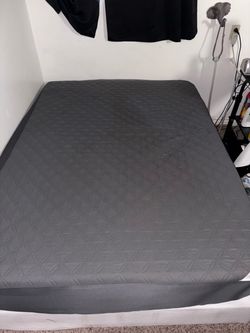 Full size mattress w/box springs