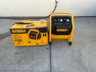 Shop DEWALT 2.5 Gal. Portable Electric Heavy Duty 200 PSI Quiet Air Compressor