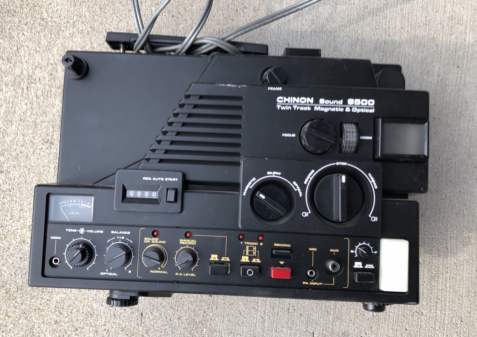 Chinon 9500 8mm projector