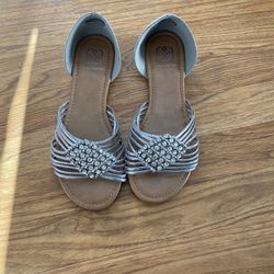 Ladies Silver Sandals Size 10M By Daisy Fuentes