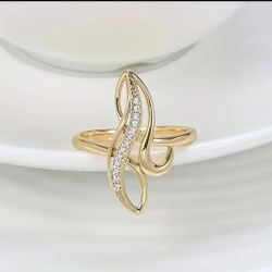 Elegant Gold Tone Twist Ring