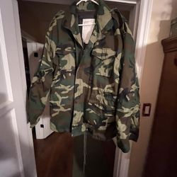 Army Men’s Camo Field Coat Size XL Slightly Used $50.00