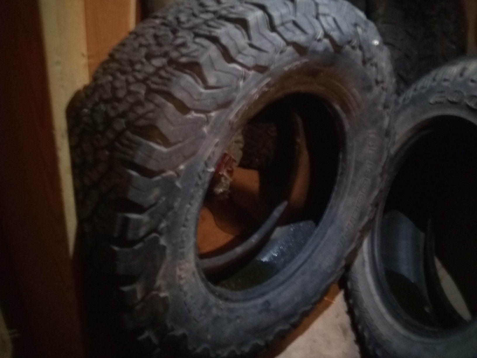 275 70 R 18 Goodyear wrangler