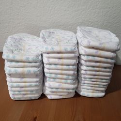 Diapers, Size 2, 34 Kirkland Diapers