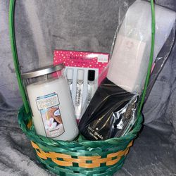 $75 Firm Gift Basket Lot New Kate Spade Lanyard Wallet & 3 Pc Perfumes With Yankee Candle 