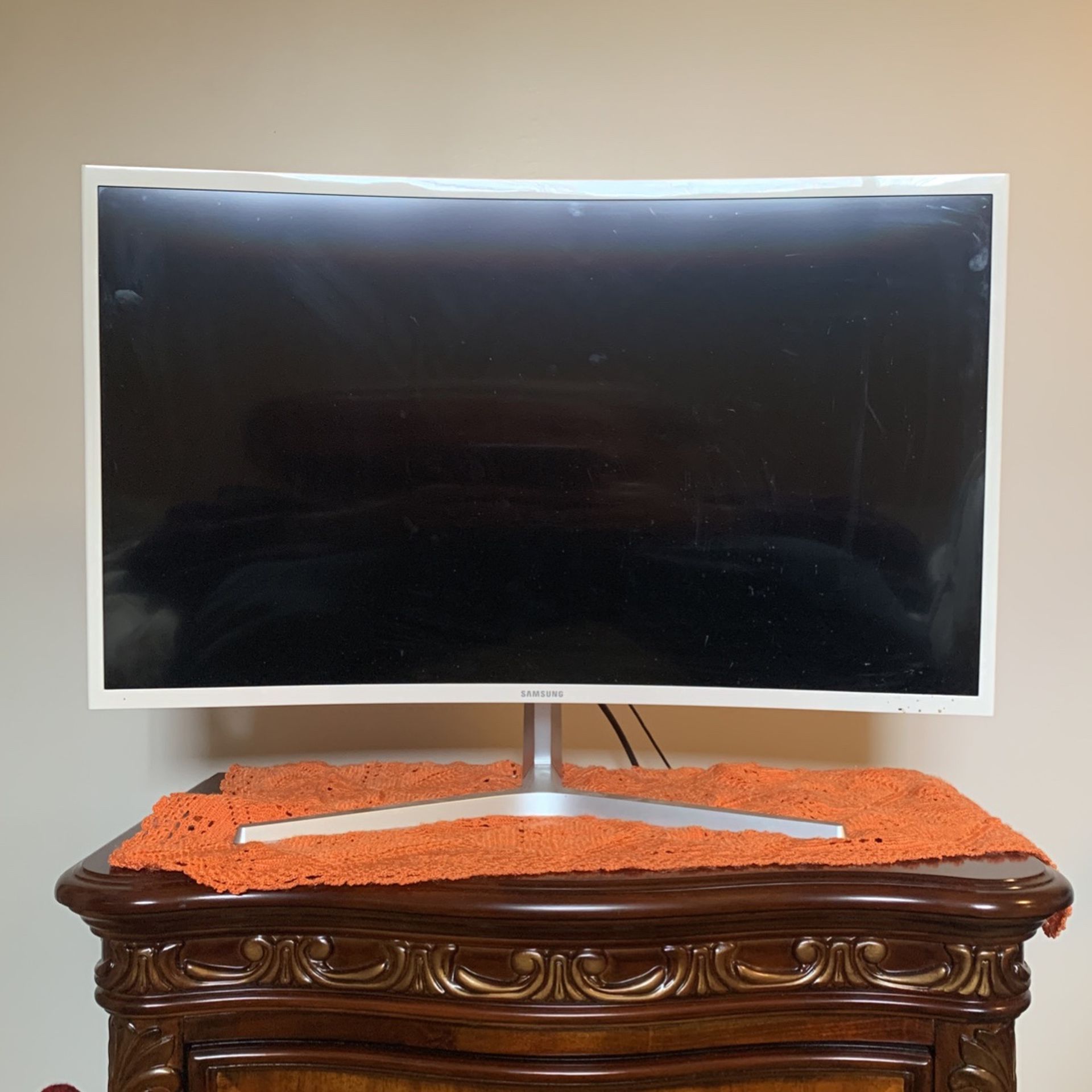 Samsung 32” Curved Screen Monitor