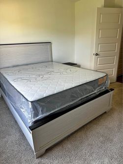 Modern 4-Piece Bedroom Available in Queen & King sizes!!