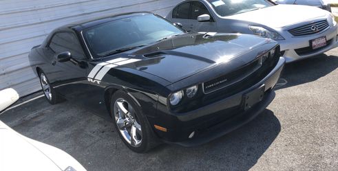 2014 Dodge Challenger r/t ($2,000) down