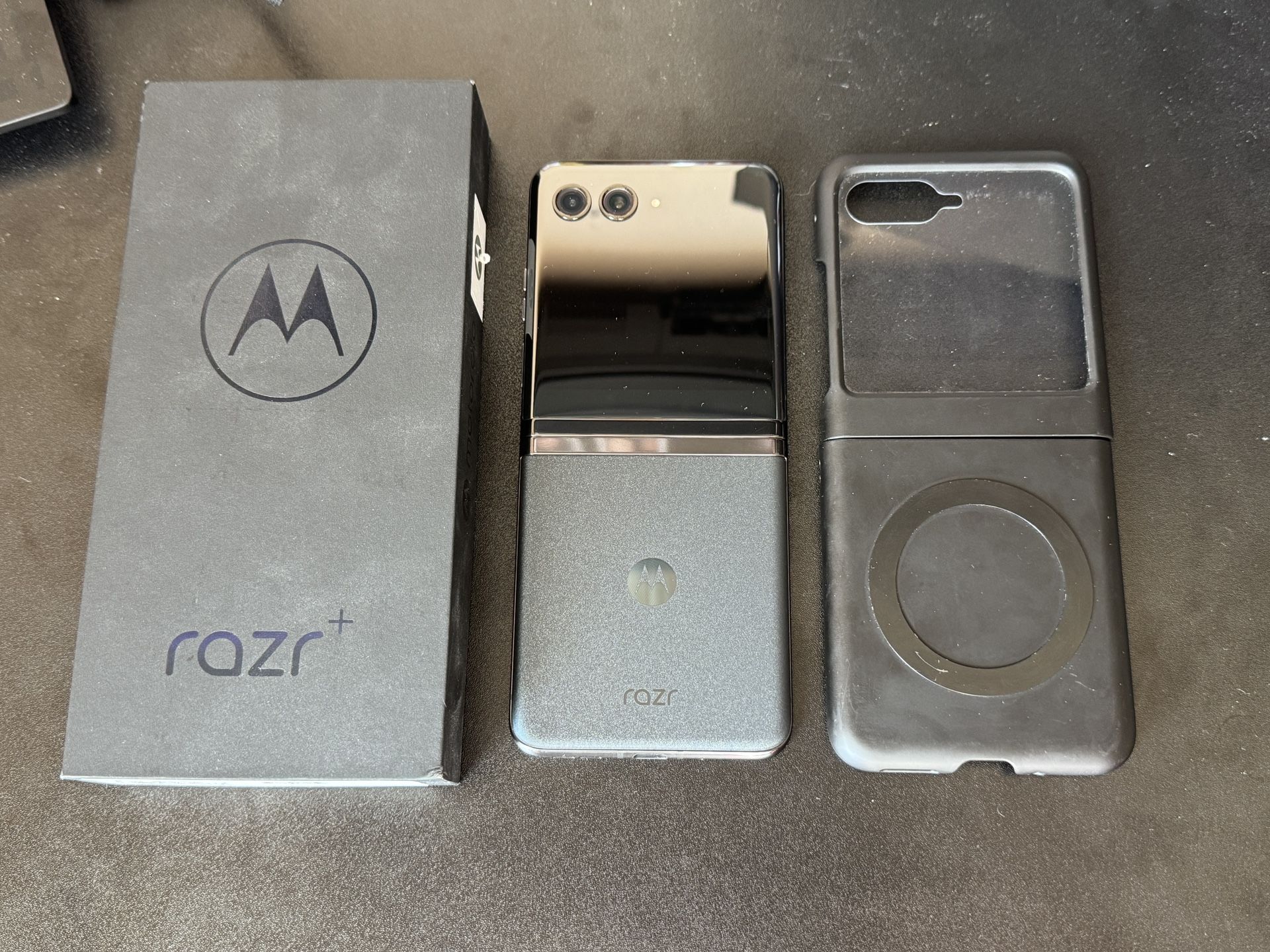 Motorola Razr + 2023 UNLOCKED 256gb Black