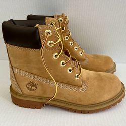 NEW Timberland Junior size 5 (women’s size 7)
