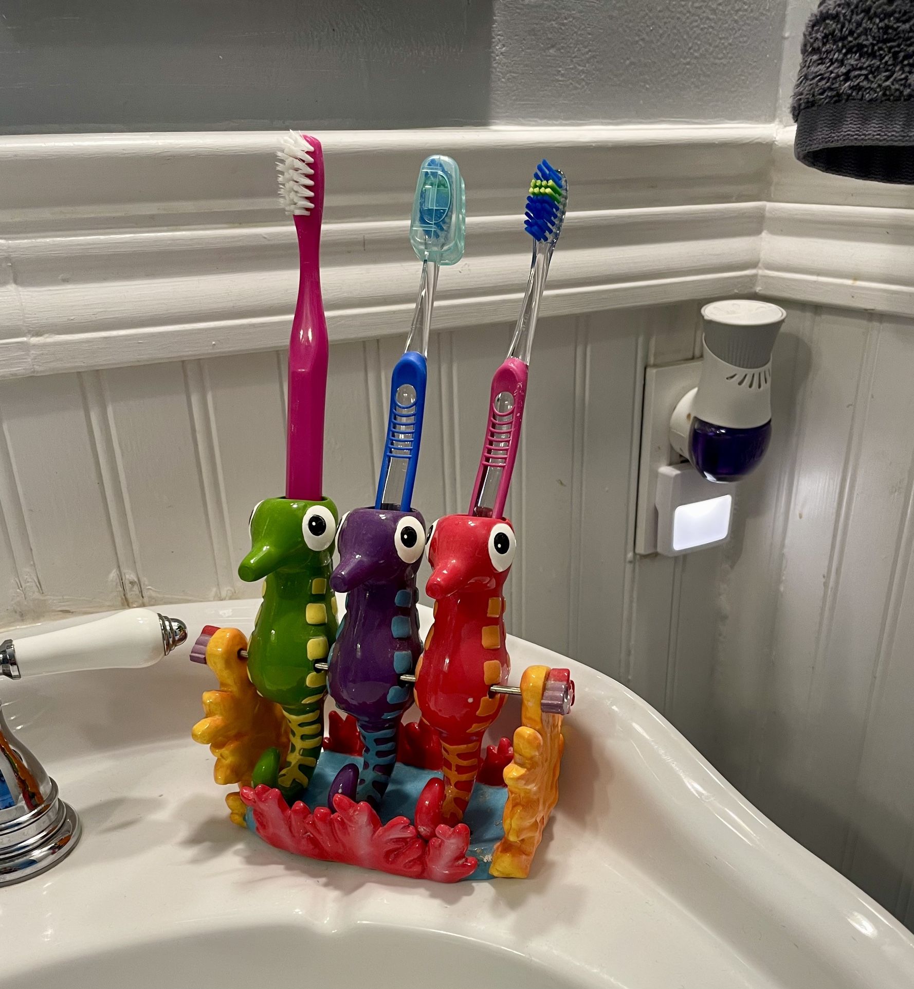 Seahorse Toothbrush Holder ~ So Cute!
