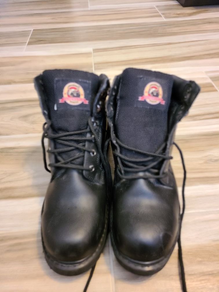 Steel toe work boots