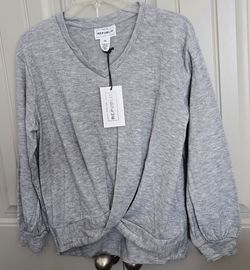 ✨️BRAND NEW with Tags ~For The Republic gray "twist-front" styles v-neck sweater with a twisted front hem detail.
$10 firm 
✨️Excellent Condition NEW.