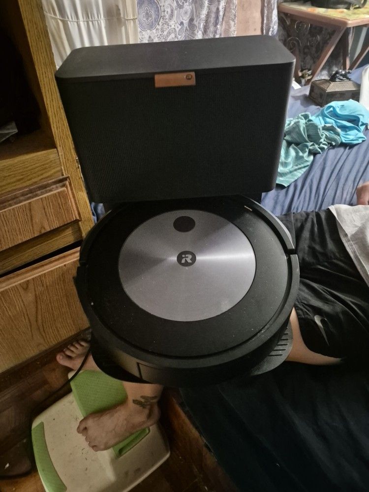 Roomba Self Empting
