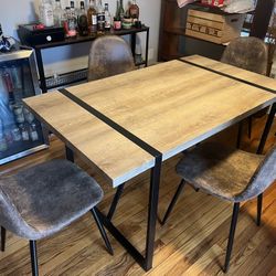 Dining Table & 4 Chairs 