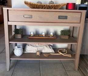 Entrance table