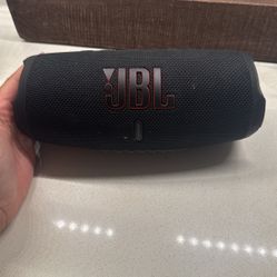 Black JBL Charge 5 Speaker 