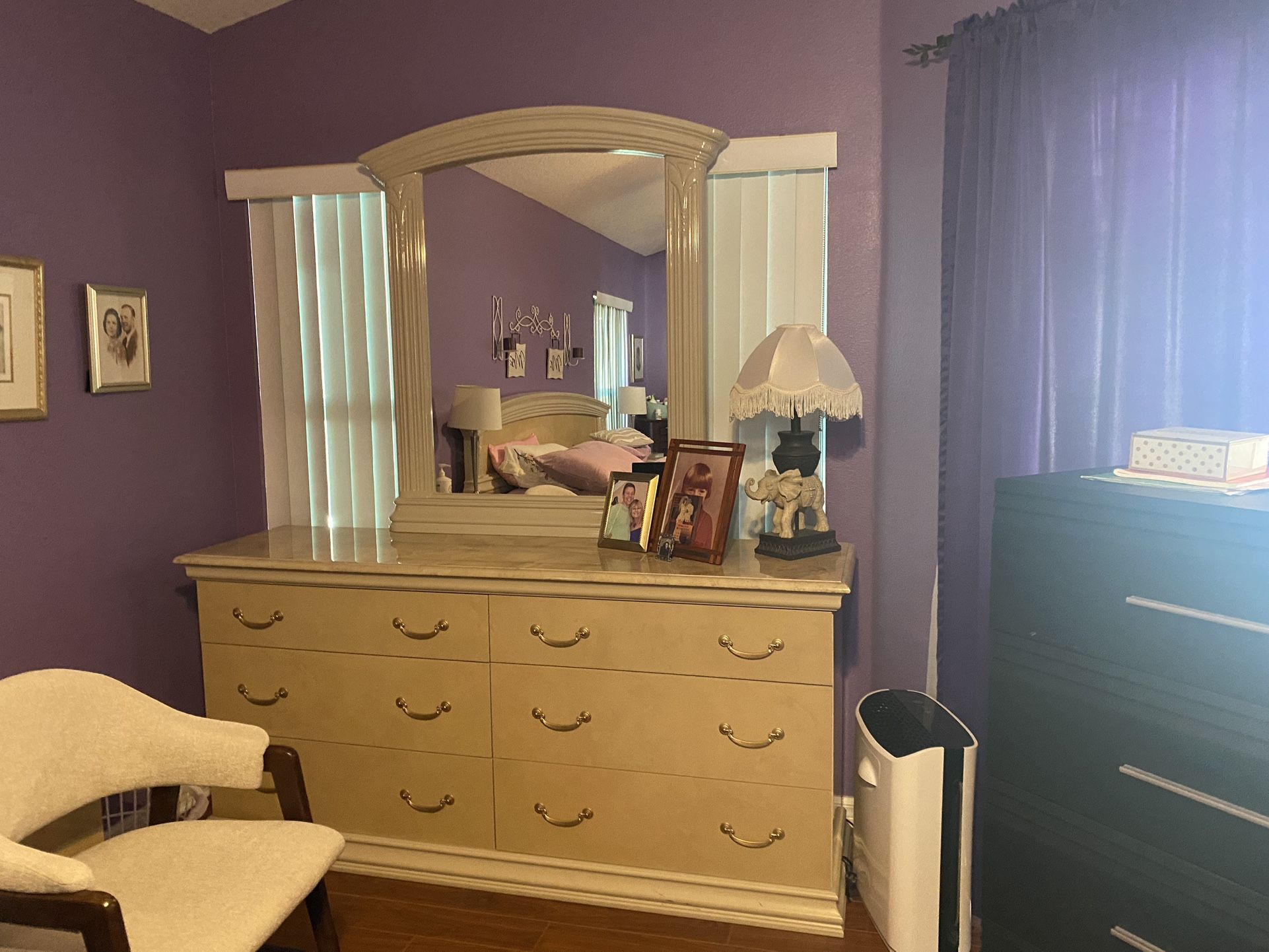 Double Dresser