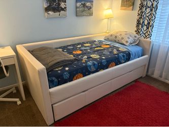 Trundle bed white - excellent condition