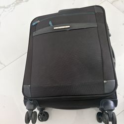 Samsonite Carry On With Clothes Inside 