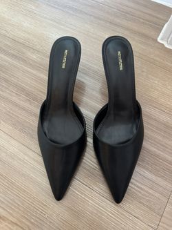 NEW Black Pointed Toe Kitten Heels