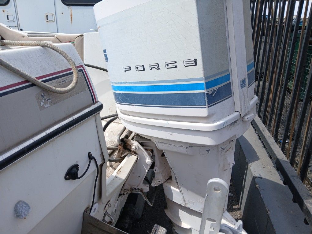 Bayliner Boat With Trailer.