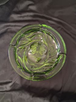 Vintage 1970 emerald green decorative glass ashtray.