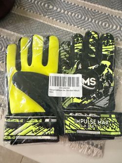 Premium goalkeeper gloves in neon yellow, size 6. New condition. Youth