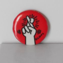 Scarce Keith Haring Original Pop Art Crossed Fingers Red 1" Pinback Button With In Graphic Signature and Artist Trademark