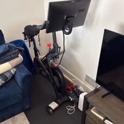 Peloton Bike, mat, Size 46 Shoe