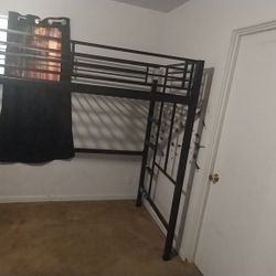 Heavy-Duty Metal Bunk Bed Frame – Excellent Condition