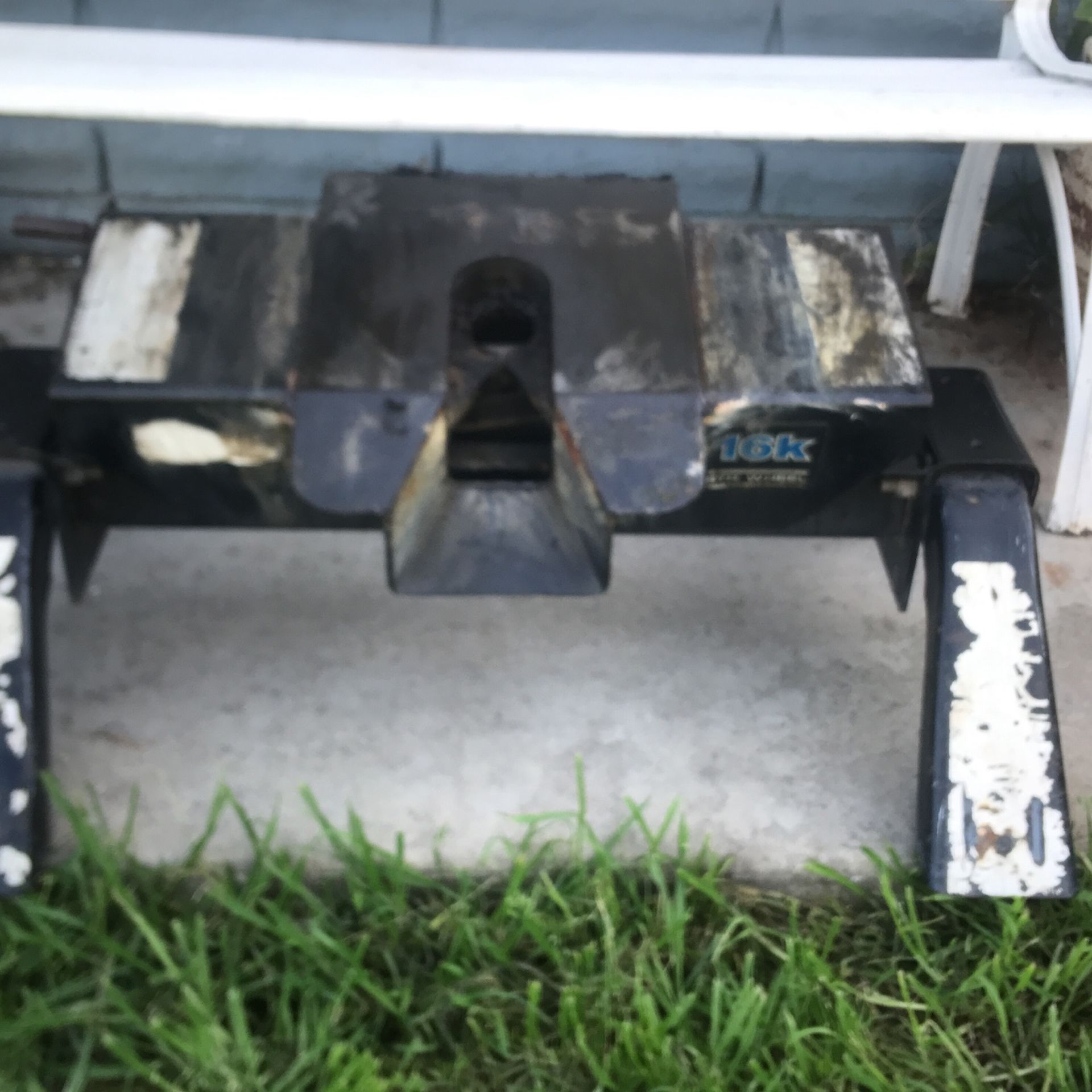 Reese 16 K fifth wheel hitch and hardware