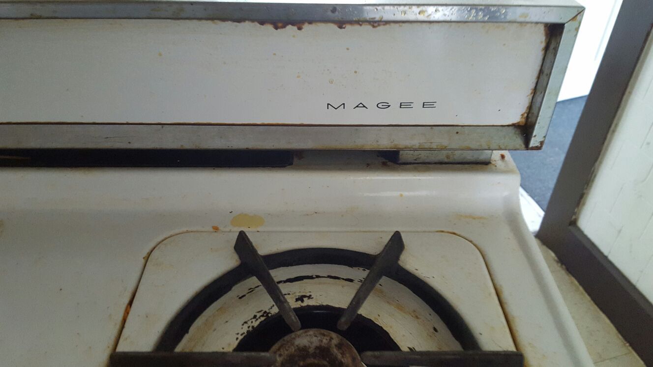 Magee Gas stove with built in heater