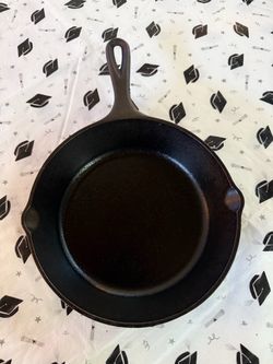 Cast Iron Skillet with Helper Handle