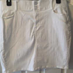White Denim Skirt All In Good Condition Different Sizes 10,,14,16,18 Good Brands Ralph Lauren,Liz Claiborne$10each Located Rancho&Mill Colton