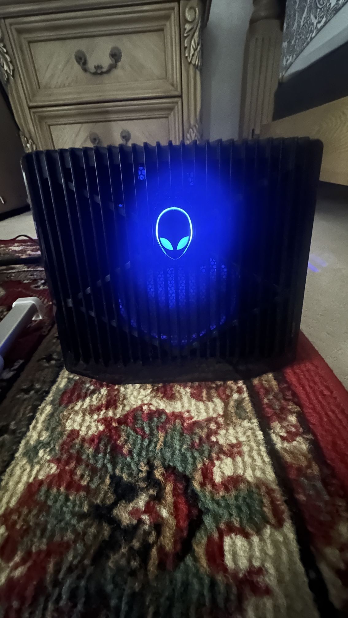 Alienware Graphics Amplifier includes cable and NVIDIA GeForce RTX 2080 Ti GPU. Pristine Condition.