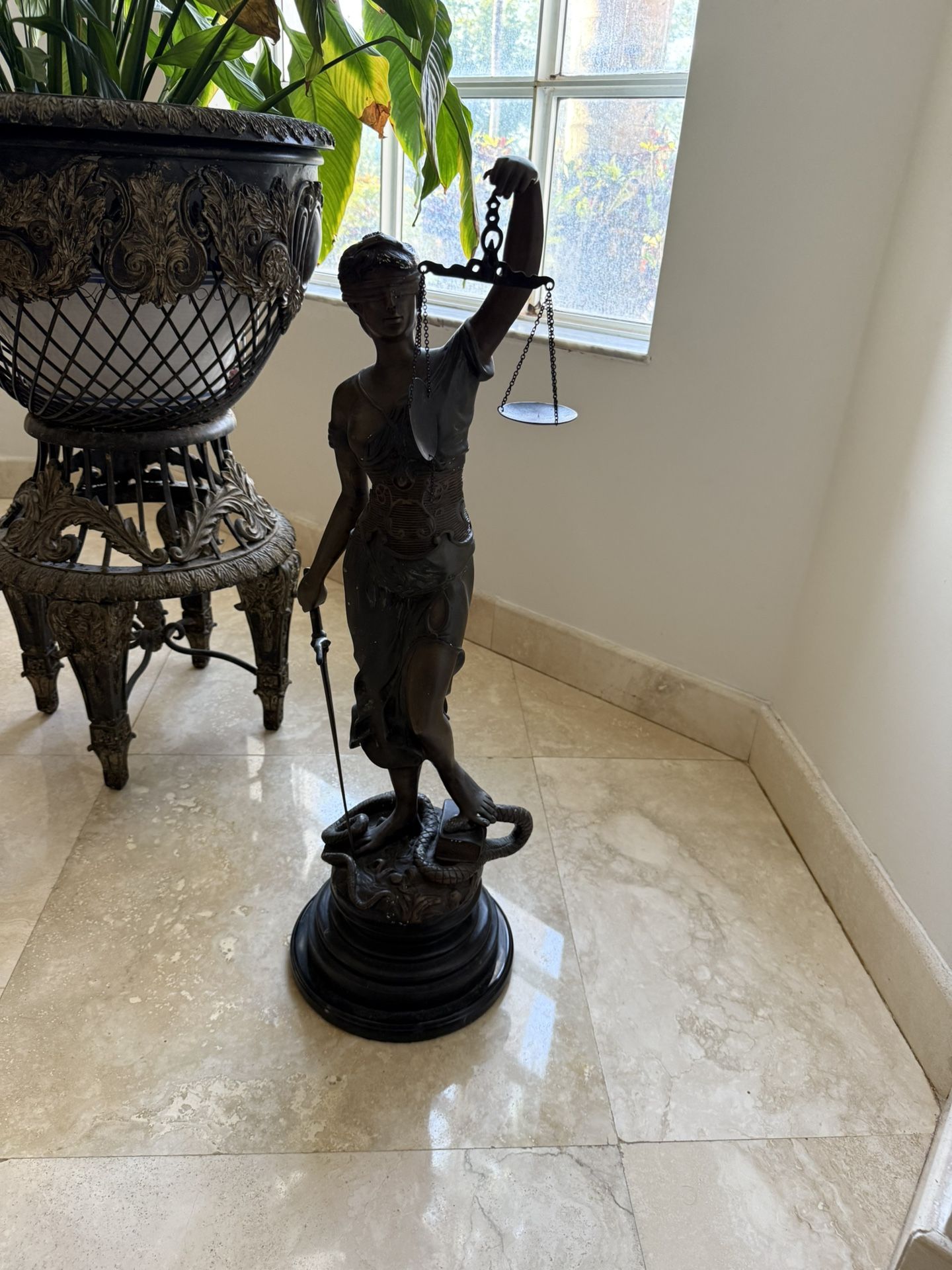 Bronce Statue
