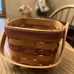 Longaberger basket - measurements in photos