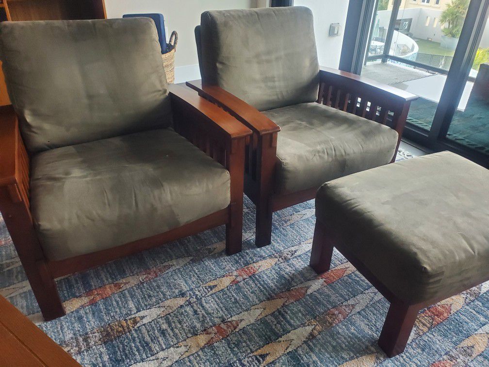 2 Club Chairs With 1 matching Ottoman, Olive