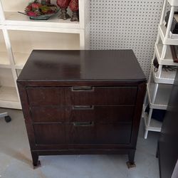 2 nightstand 1 chest /7 door