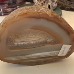 Beautiful polished agate Geode with natural patterns