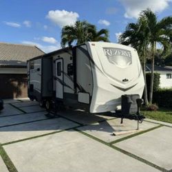 2017 Crossroads  Rezerve Financing Available 