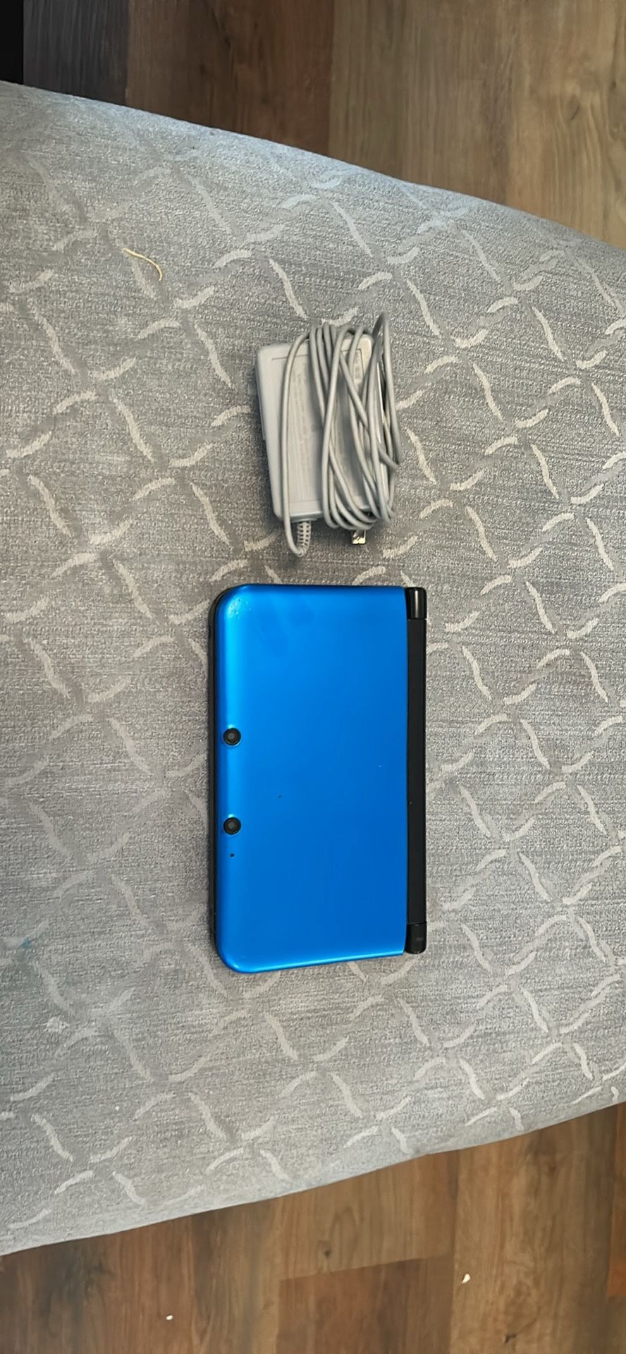 Nintendo 3DS XL - Blue/Black with Charger - Great Condition