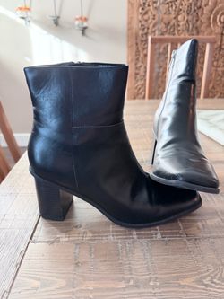 Women’s 9 West above ankle boot