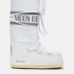 White Moon Boot