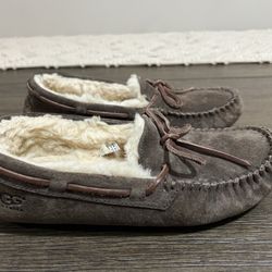 UGG Australia Dakota Womens Slipper Size 7