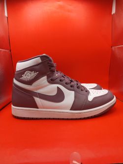 JORDAN 1 RETRO HIGH OG SZ 10 SHOES